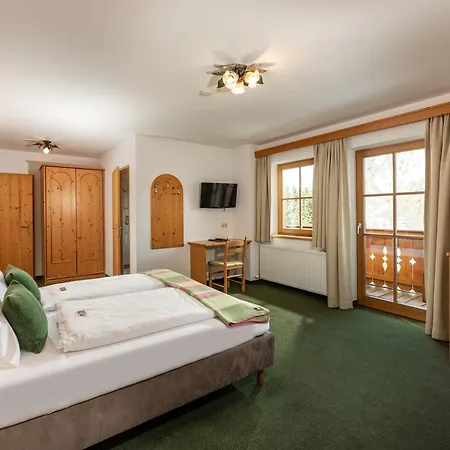 Eisbacherhof Farm stay *